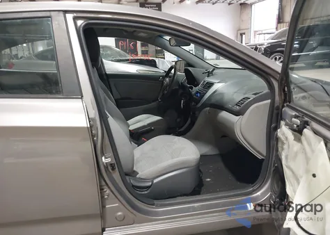 2017 Hyundai Accent Value Edition z USA, uszkodzony, nr VIN KMHCT4AE7HU373090